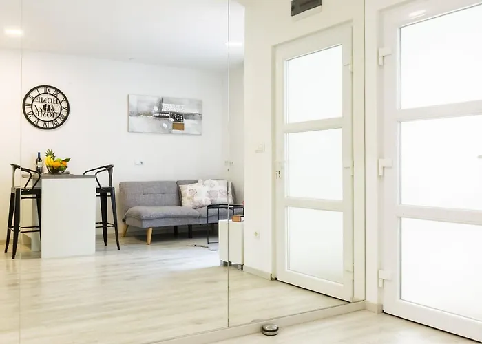 2Sis 2 Apartments