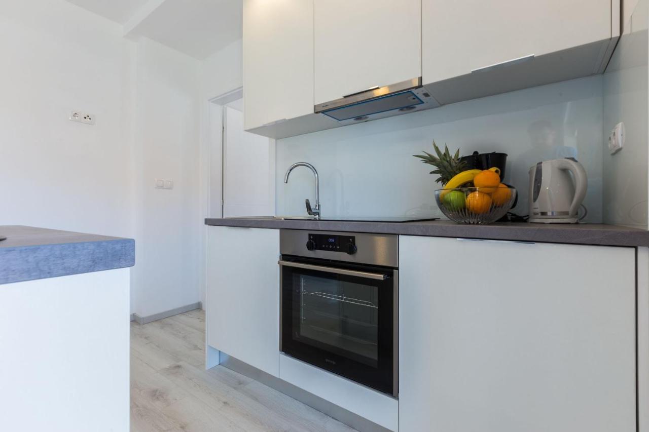2sis 2 Apartment