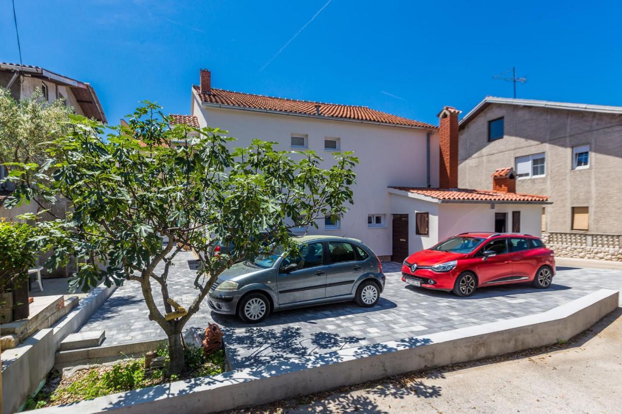 2sis 2 Apartment Zadar