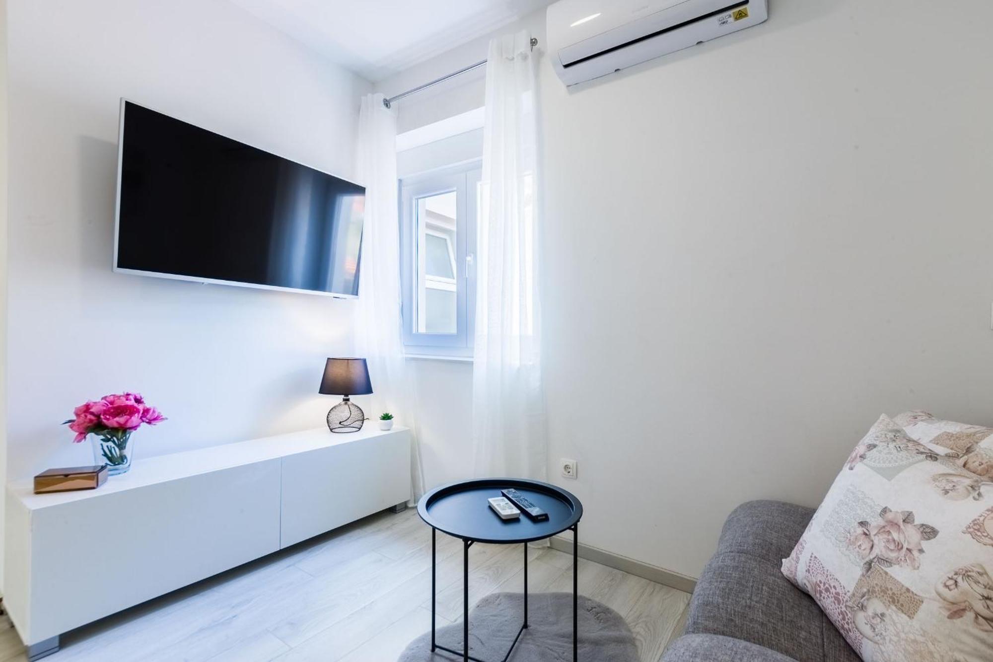 Apartment 2sis 2 *